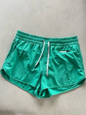 Vuori Clementine Shorts in Light Bergamot, 2.5” inseam, Size XL